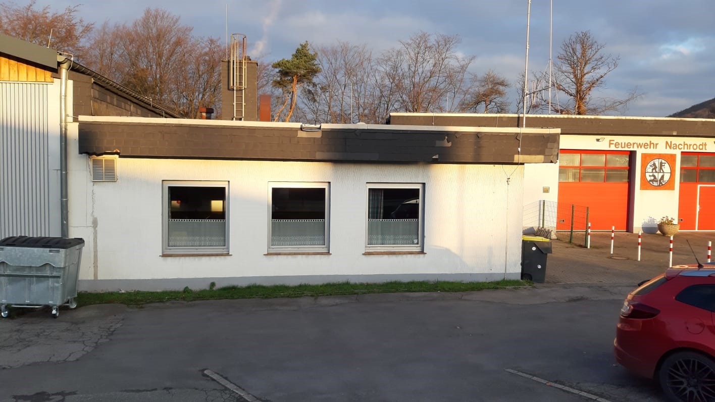 Man sieht eine Feuerwehrstation