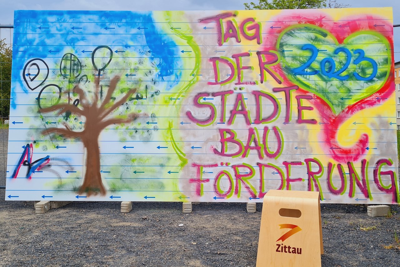 Graffiti-Kunstwerk der Bevölkerung zur Einweihung der Sportkultur Kantstraße in Zittau, Sachsen, am Tag der Städtebauförderung 2023. Auch dieses Jahr findet der Tag der Städtebauförderung wieder am 4. Mai statt. Quelle: Zittauer Stadtentwicklungsgesellschaft mBH