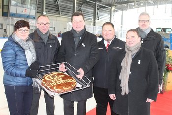 Das Bild zeigt kommunale Vertreter bei der Eröffnung