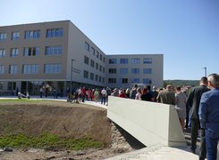 Das Bild zeigt eine Außenansicht des Kyffhäuser Gymnasiums