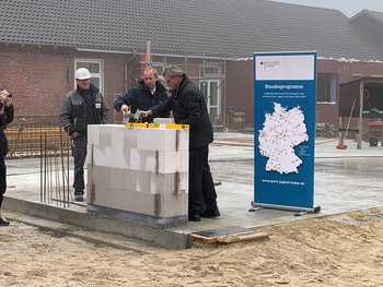 © Gemeinde Wiefelstede Das Bild zeigt die Grundsteinlegung