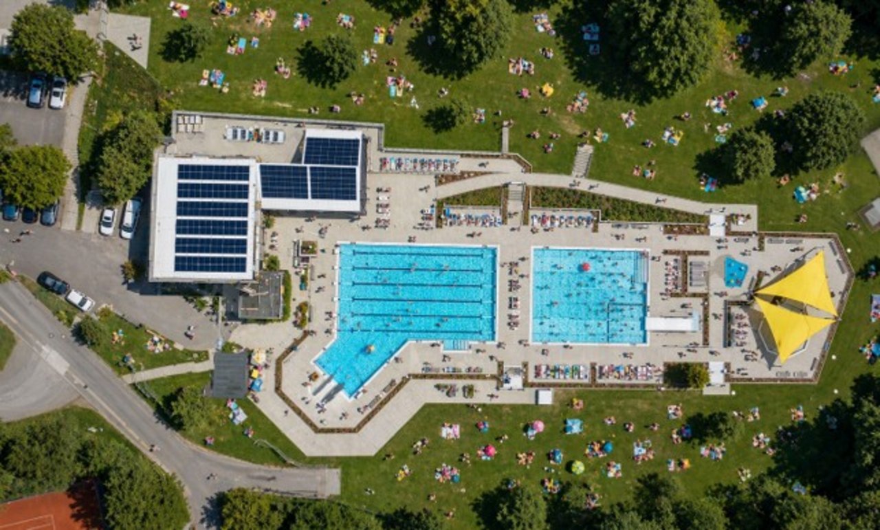 Quelle: Stadt Freudenberg Das Bild zeigt das Freibad aus der Vogelperspektive.