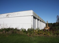 Das Bild zeigt die Sporthalle vor der Sanierung