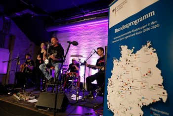 Das Bild zeigt Musiker bei der Eröffnungsfeier