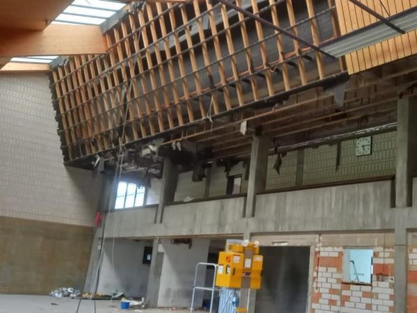 Auf diesem Bild sieht man eien Halle während der Bauarebiten 