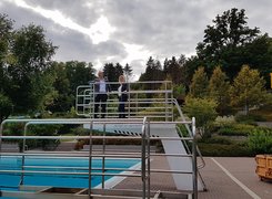 Das Bild zeigt das Waldschwimmbad in Goldbach
