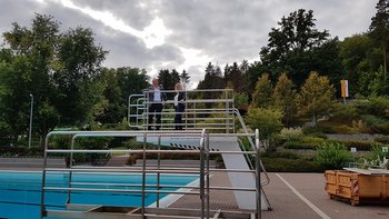 Das Bild zeigt das Waldschwimmbad in Goldbach