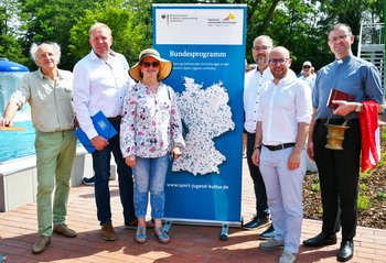 Quelle: Mario Weidlich Das Bild zeigt sechs Personen, die vor einem Banner stehen und in die Kamera blicken.