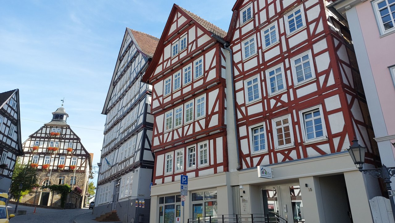 Das Multifunktionshaus M15 in Homberg (Efze), Hessen, nach Fertigstellung der Sanierungsarbeiten. 