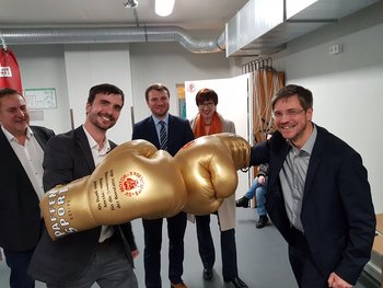 Die Abbildung zeigt Vertreter des SV Motor Babelsberg