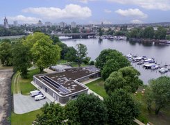 Das Bild zeigt ein Strandbad von oben.