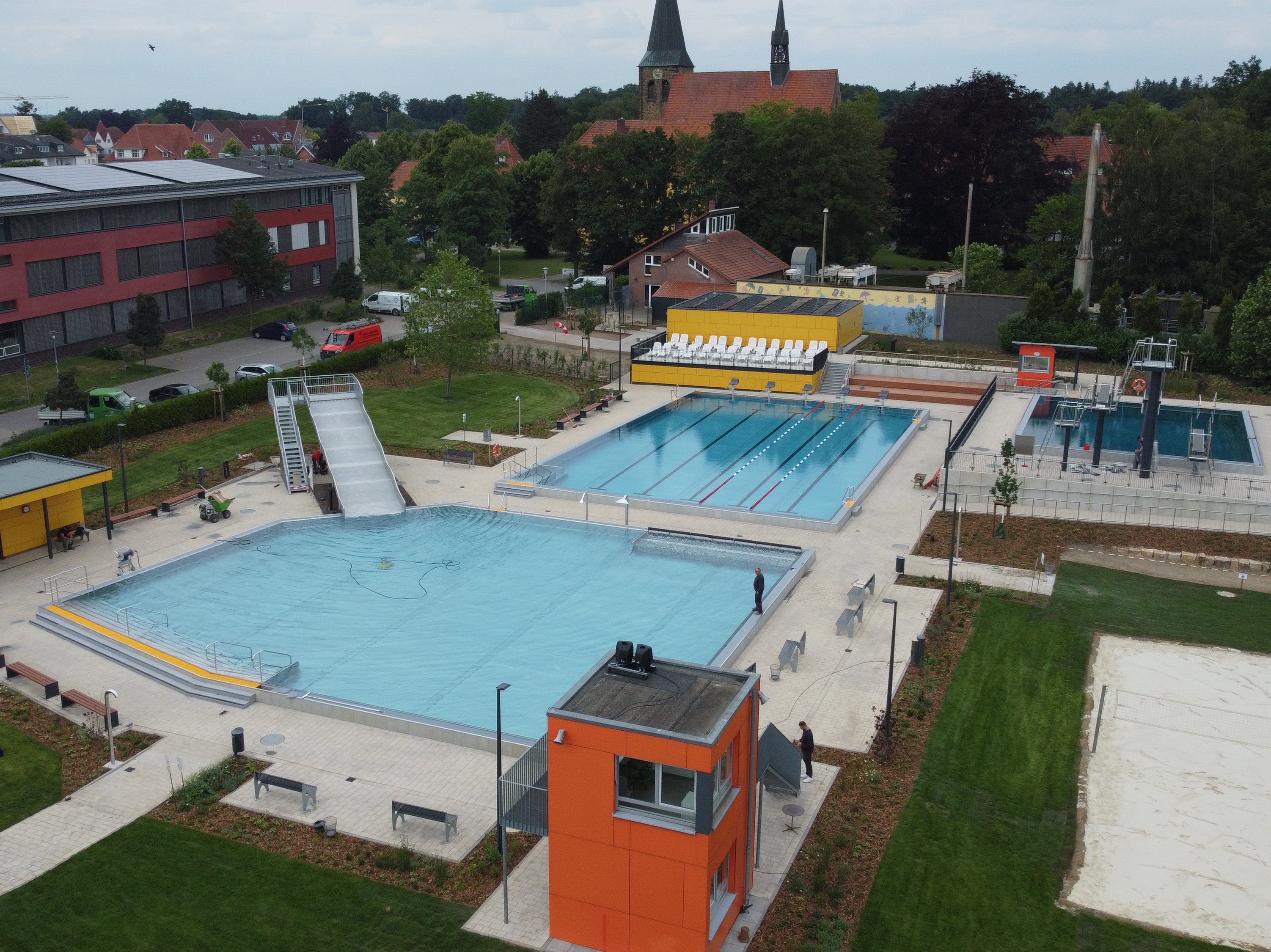 Auf diesem Bild sieht man das fertiggestellte Schwimmbad.
