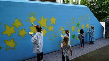 © Stadt Heiligenhaus Die Abbildung zeigt Kinder beim Malen