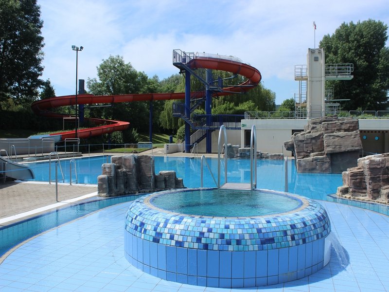 Das Bild zeigt den Brunnen eines Kinderschwimmbeckens.