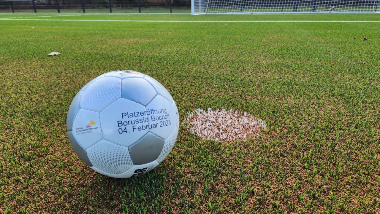 Eindruck von der Eröffnung des sanierten städtischen Sportgeländes Borussia Bocholt, Nordrhein-Westfalen.