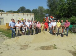 © Stadt Rottenburg a. d. Laaber Das Bild zeigt kommunale Vertreter beim Spatenstich