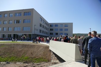 Das Bild zeigt eine Außenansicht des Kyffhäuser Gymnasiums
