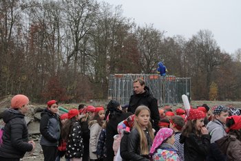 Die Abbildung zeigt den Schülerchor der Parkbadpiraten