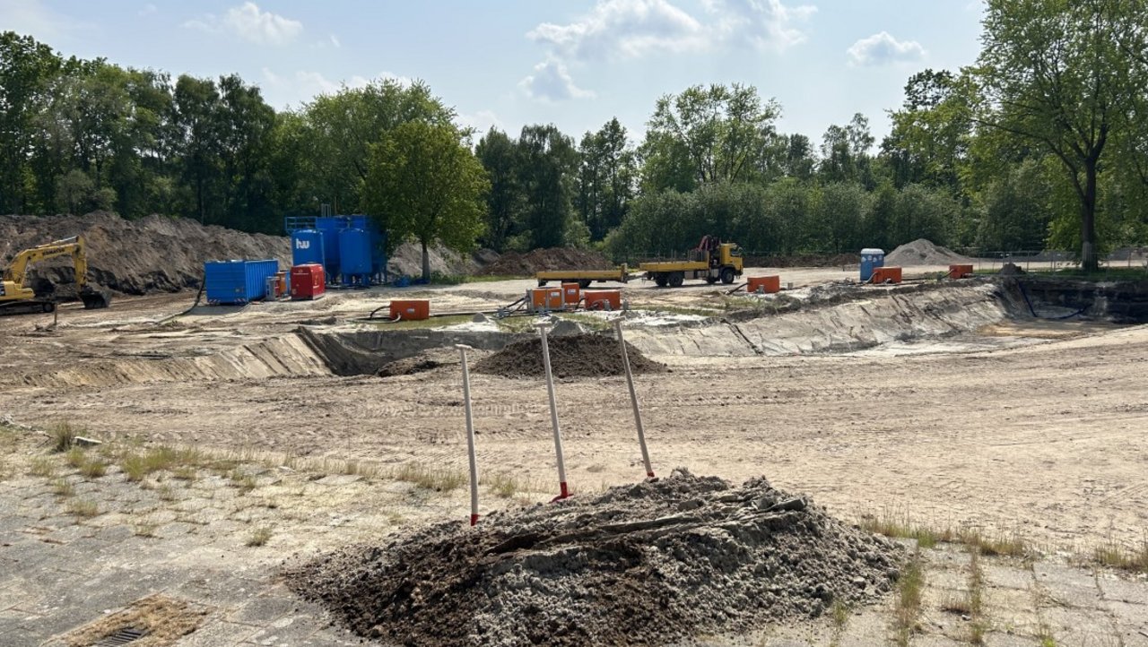 Spatenstich für das Hallenbad in Haren (Ems), Niedersachsen.