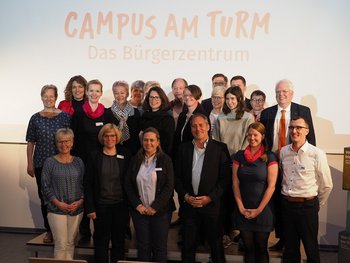 Das Bild zeigt Vertreter bei der Eröffnung