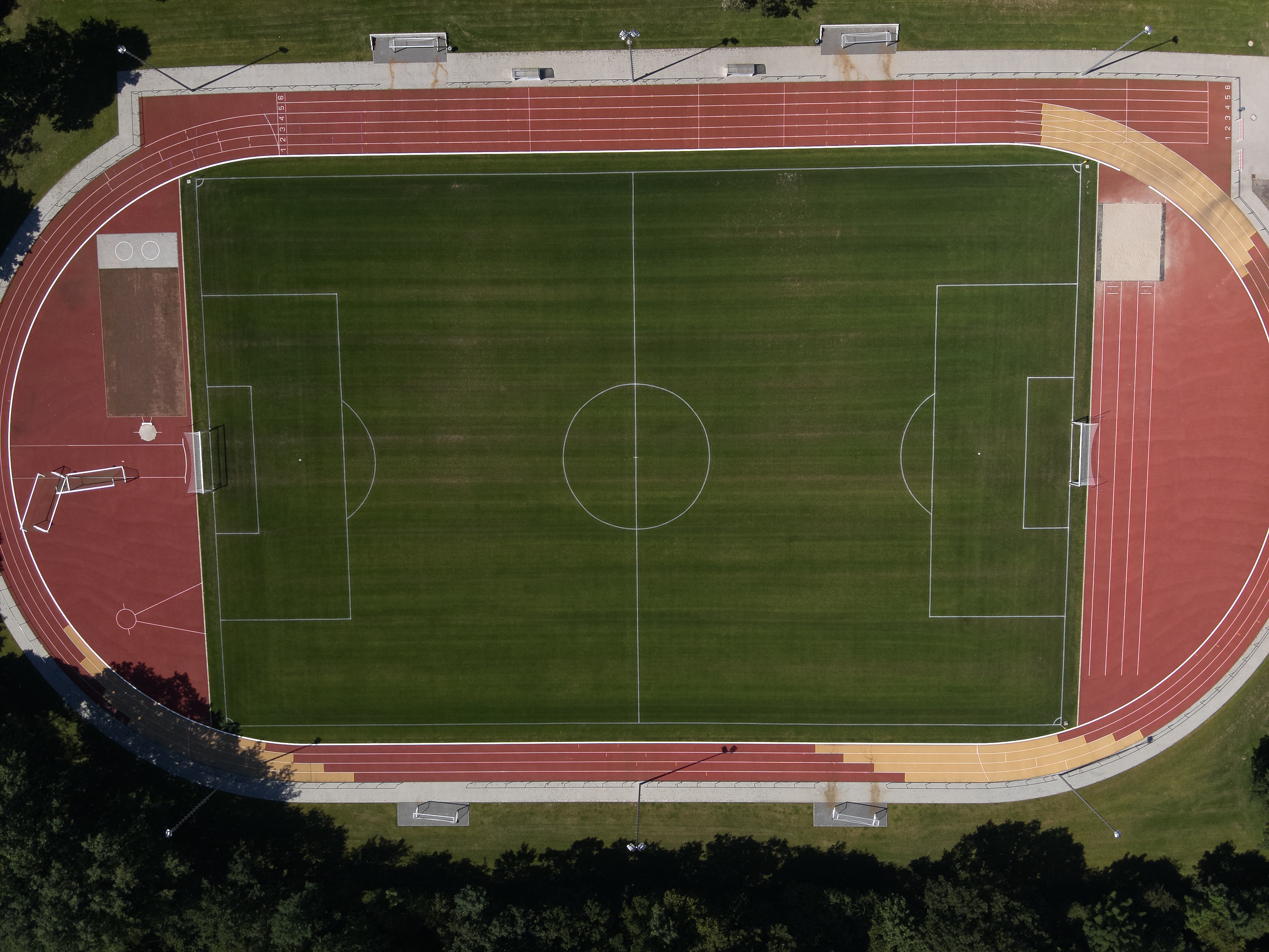 Kreisstadt Steinfurt, Jochen Lensker Vogelperspektive auf das Fußballfeld und Tartanbahn.