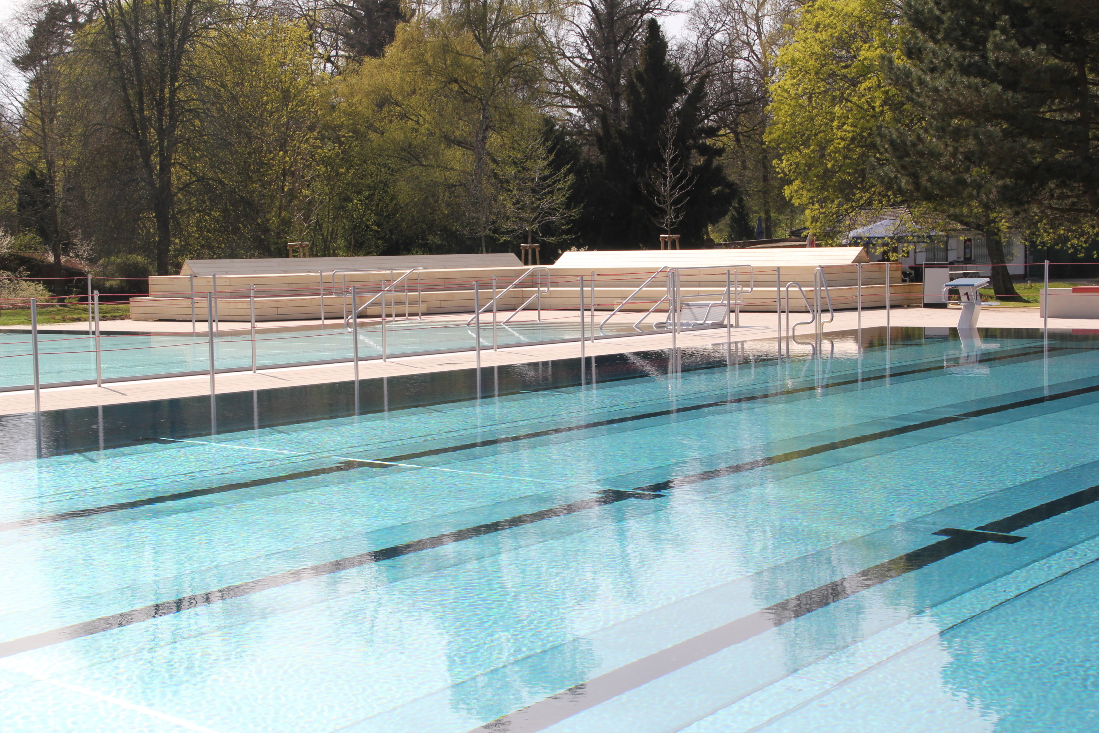 Das Bild zeigt das neue Schwimmerbecken. 