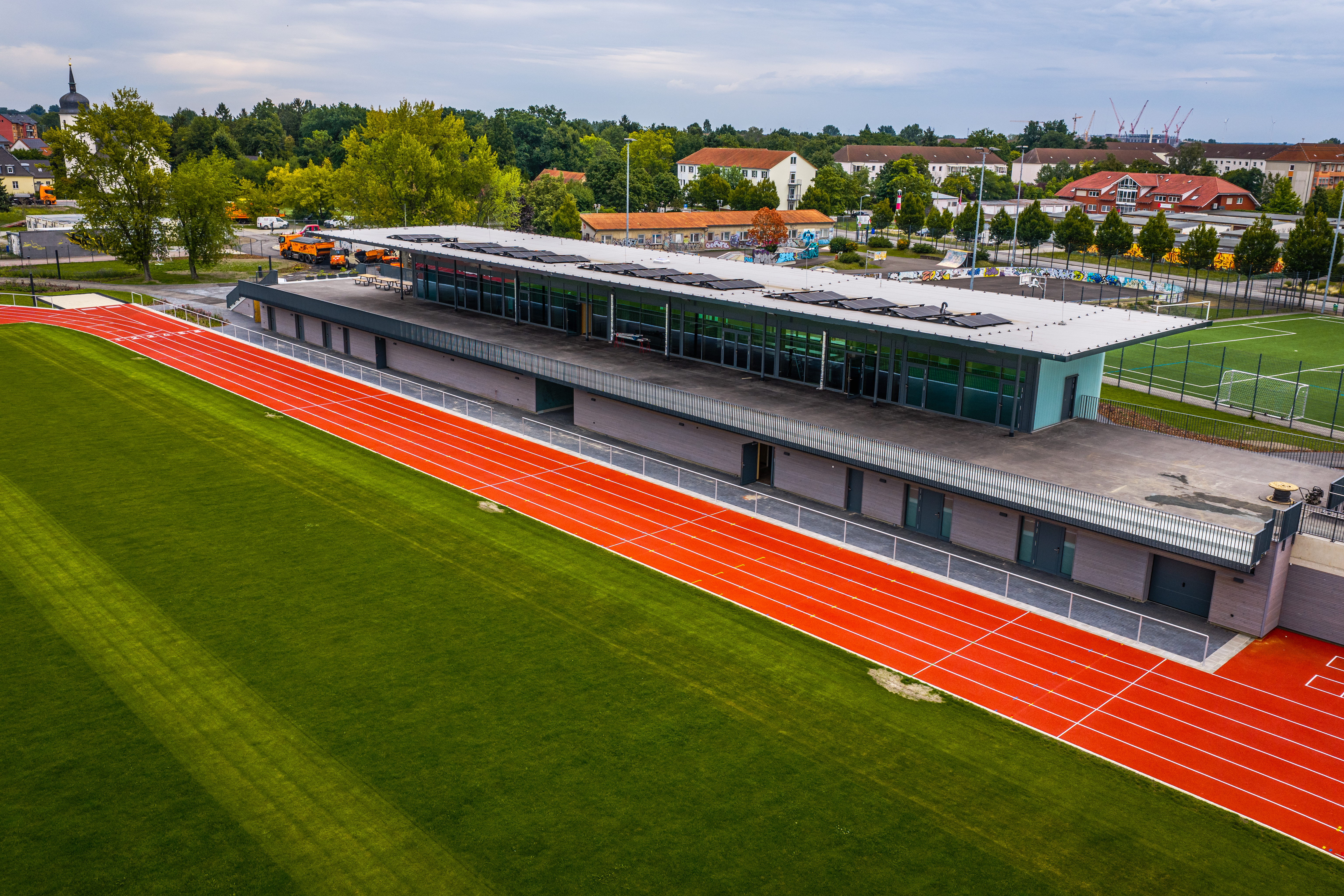 Leon Kopsch Das Bild zeigt eine Luftaufnahme des Sozialgebäudes vom Spreewald-Stadion.